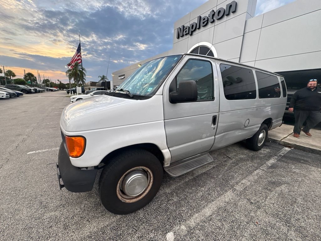 Used 2006 Ford E-350 and Econoline 350 XLT RWD image 25