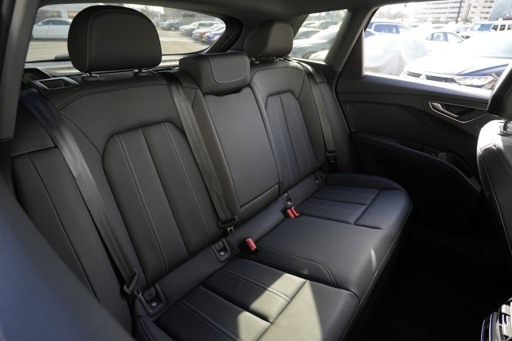 Used 2024 Audi Q4 e-tron Premium Plus w/ Premium Plus image 30