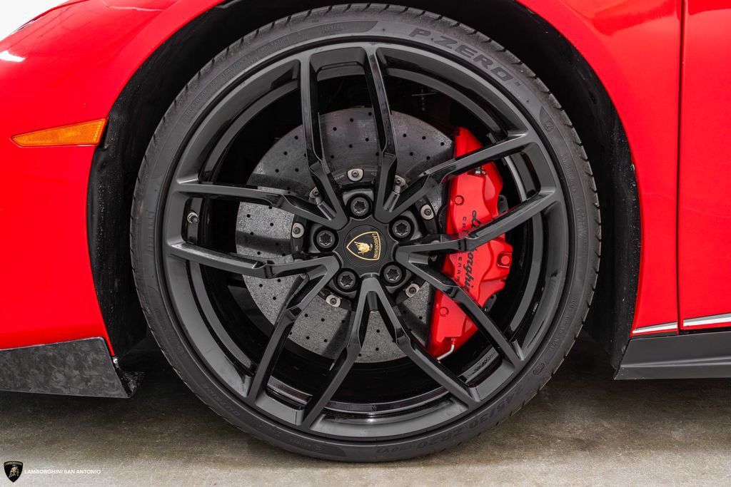Used 2018 Lamborghini Huracan Performante AWD/4WD image 6