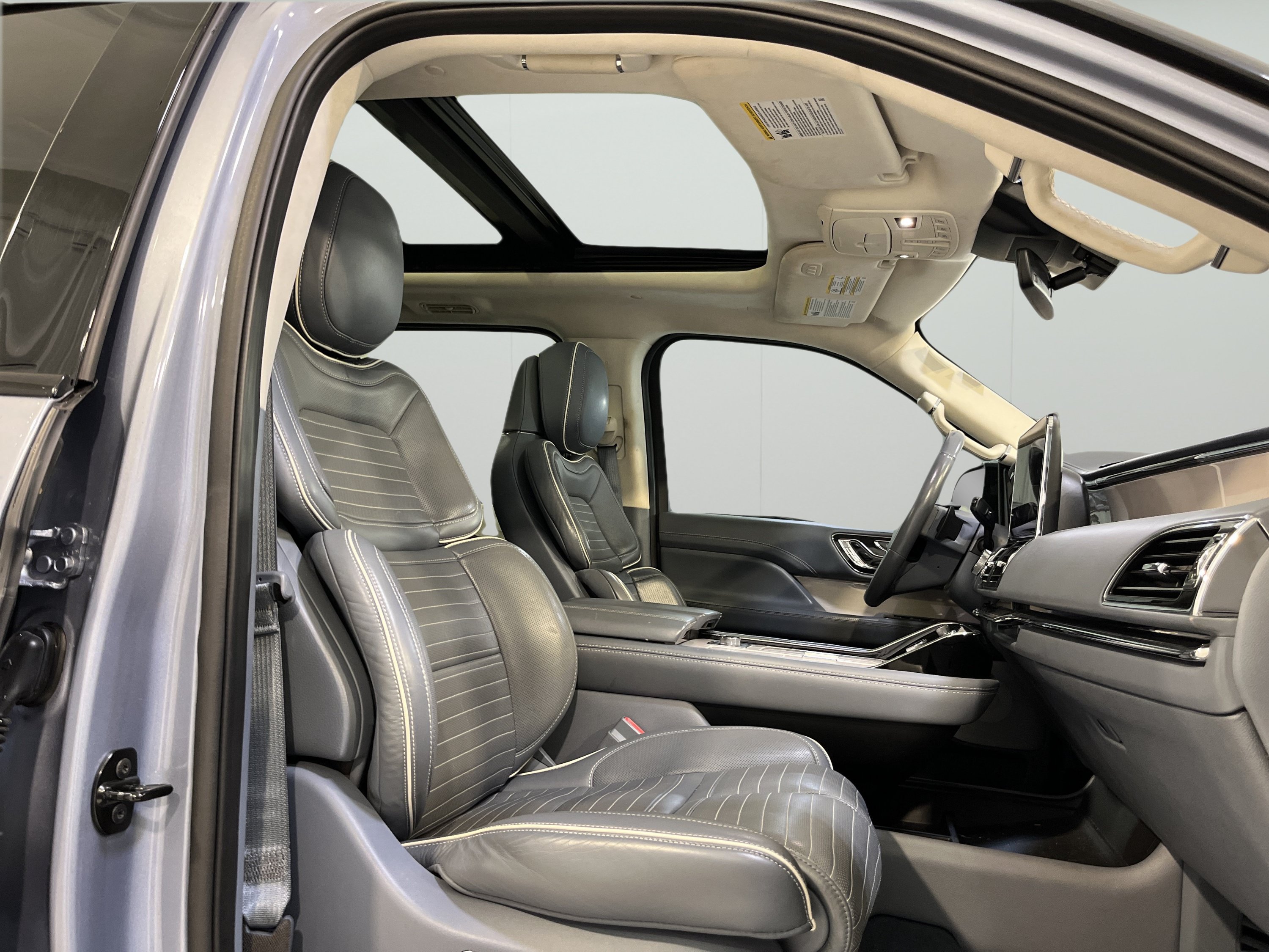 Used 2020 Lincoln Navigator Black Label AWD/4WD image 25