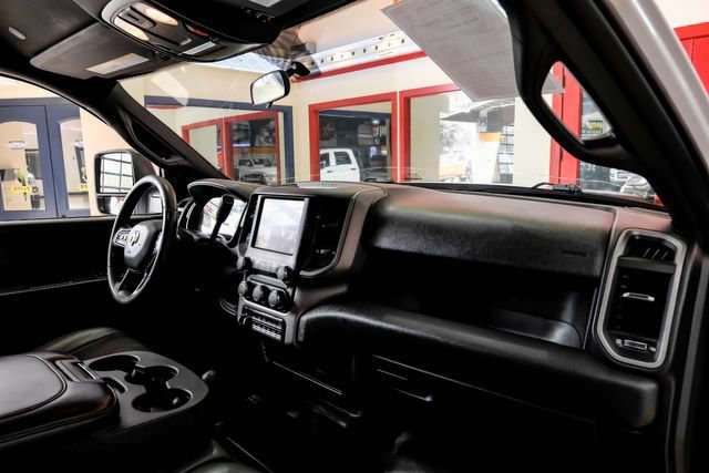 Used 2024 RAM 5500 Tradesman w/ Chrome Appearance Group AWD/4WD image 13
