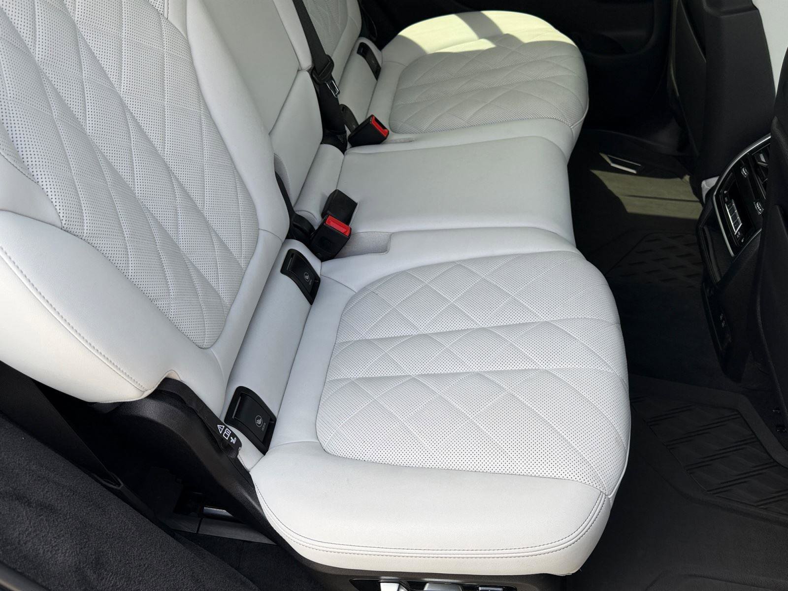 Used 2023 BMW X7 xDrive40i w/ Executive Package image 53