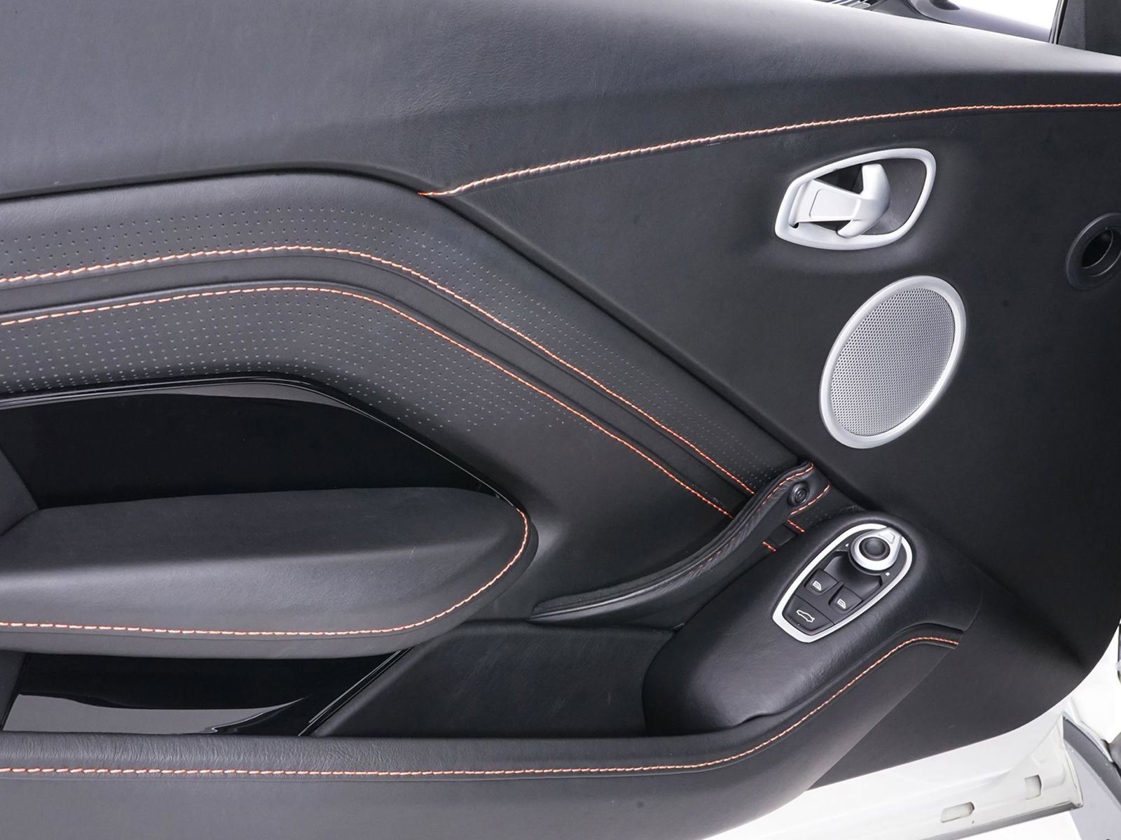 Used 2020 Aston Martin V8 Vantage Coupe image 33