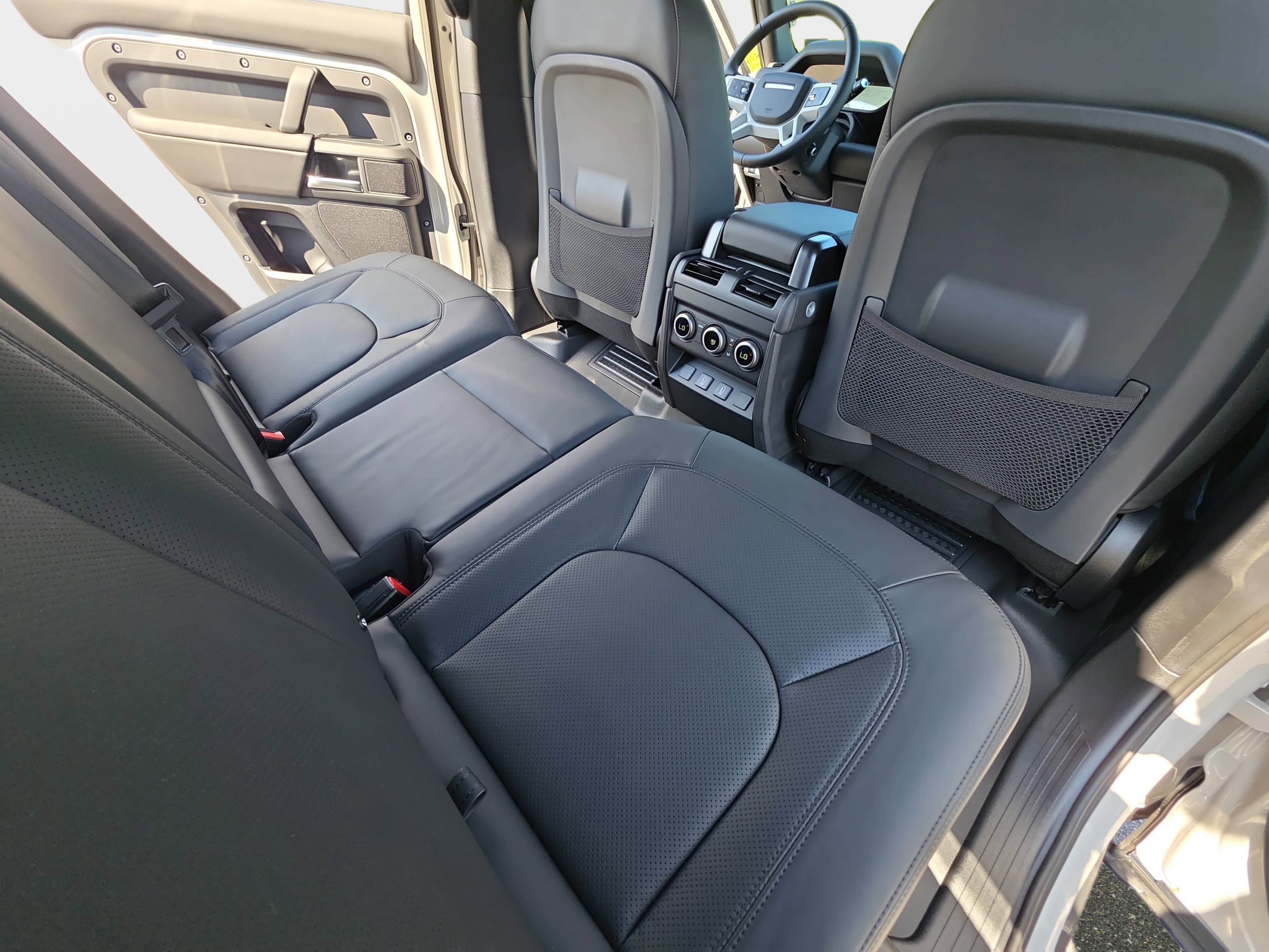 New 2026 Land Rover Defender 110 X-Dynamic SE AWD/4WD image 11