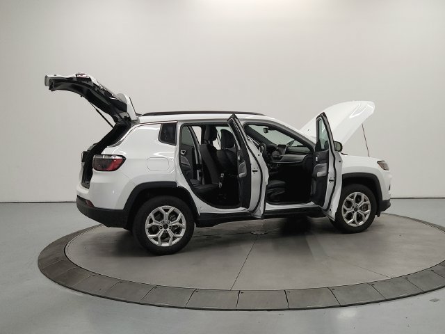Used 2025 Jeep Compass Latitude AWD/4WD image 38