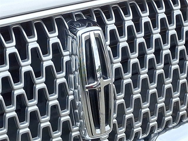 Used 2017 Lincoln Continental Select FWD image 29