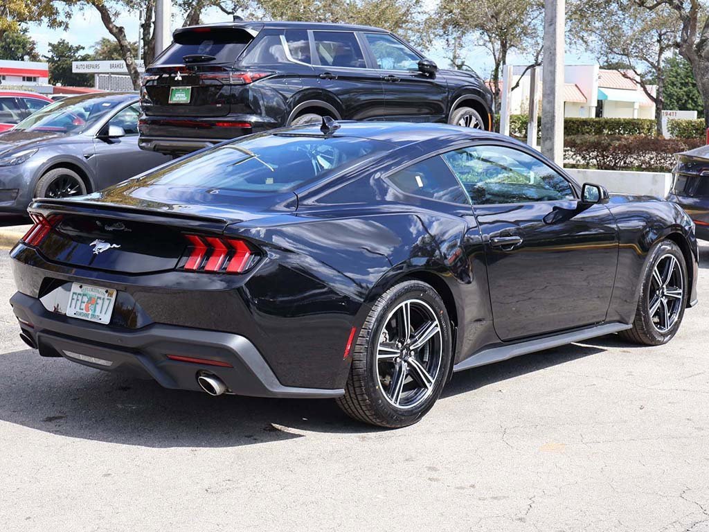 Used 2025 Ford Mustang Premium image 10