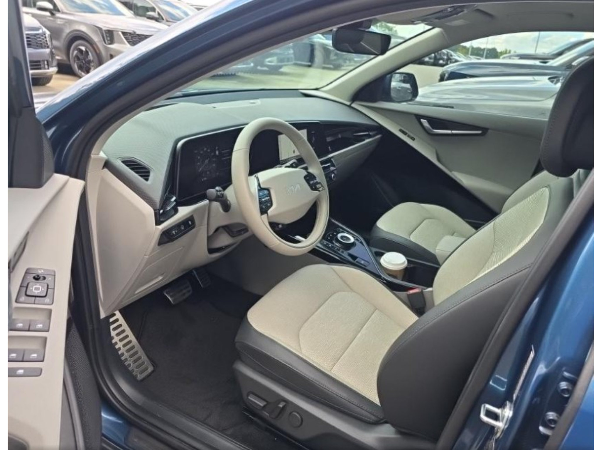 Used 2024 Kia Niro Wave w/ Wave Preserve Package FWD image 5