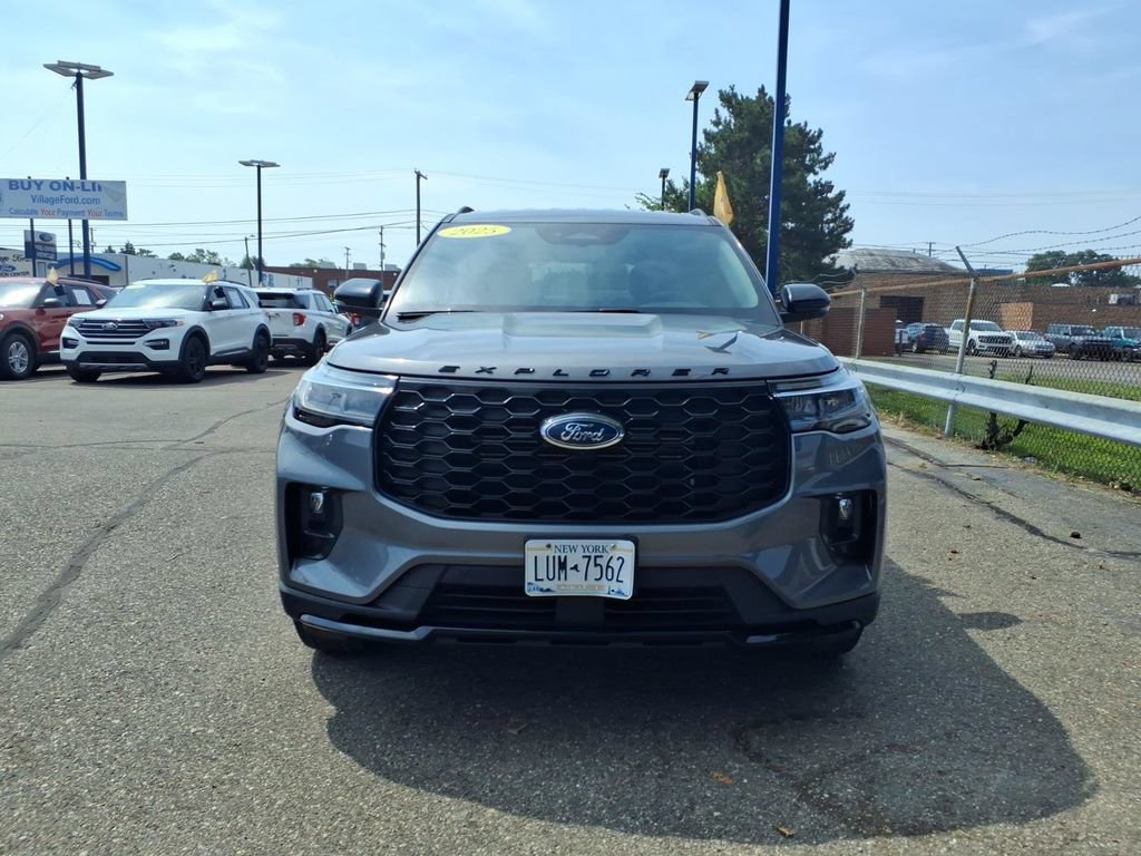 Certified 2025 Ford Explorer ST-Line AWD/4WD image 3