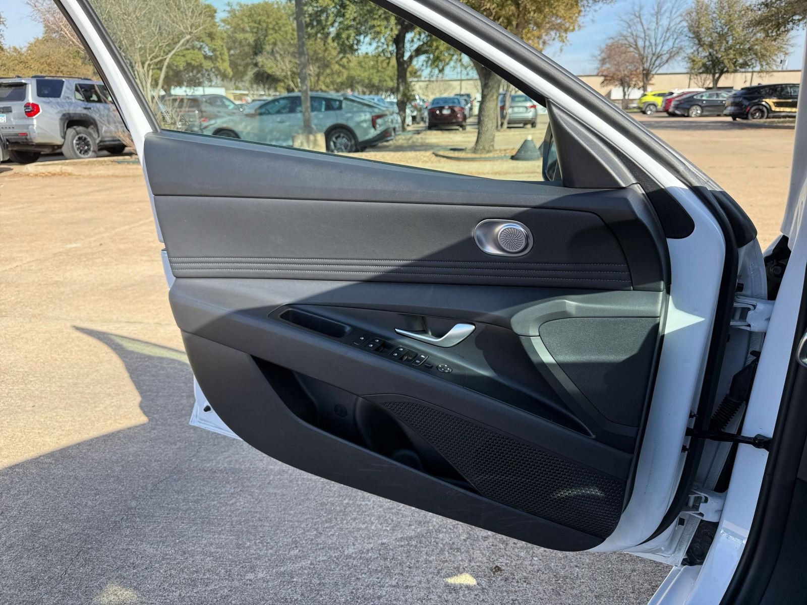 Used 2025 Hyundai Elantra SEL image 18