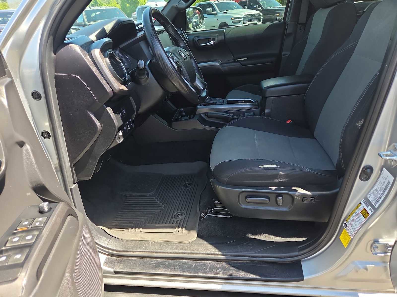 Used 2023 Toyota Tacoma TRD Off-Road w/ Advanced Technology Package AWD/4WD image 19