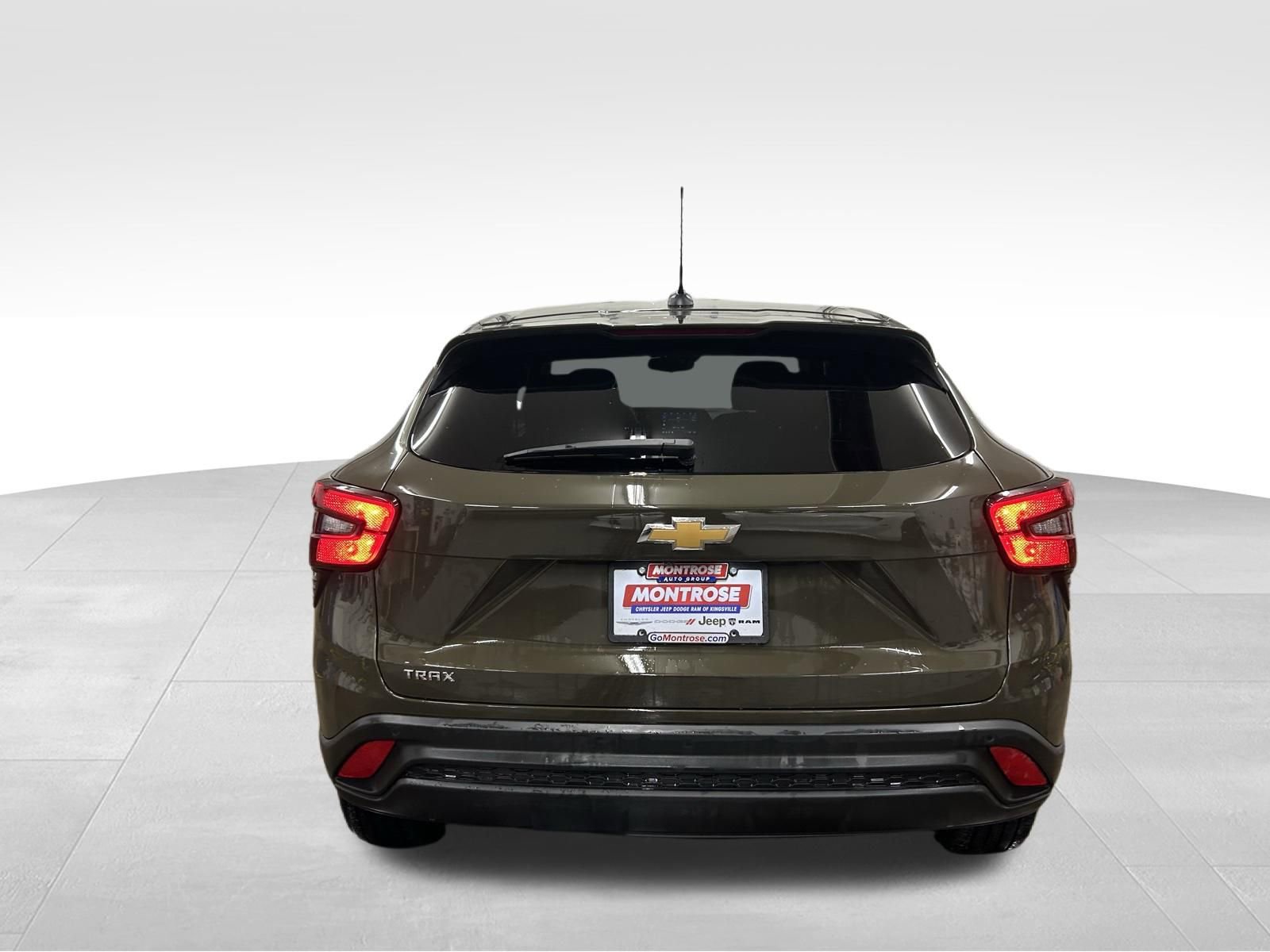 Used 2024 Chevrolet Trax LS w/ LS Convenience Package image 5