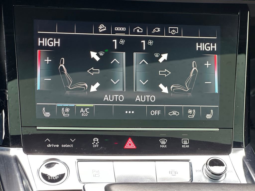 Used 2022 Audi e-tron Premium Plus w/ Premium Plus Package image 17