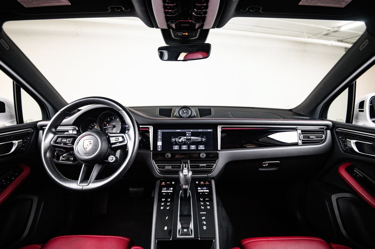 Certified 2023 Porsche Macan AWD/4WD image 25