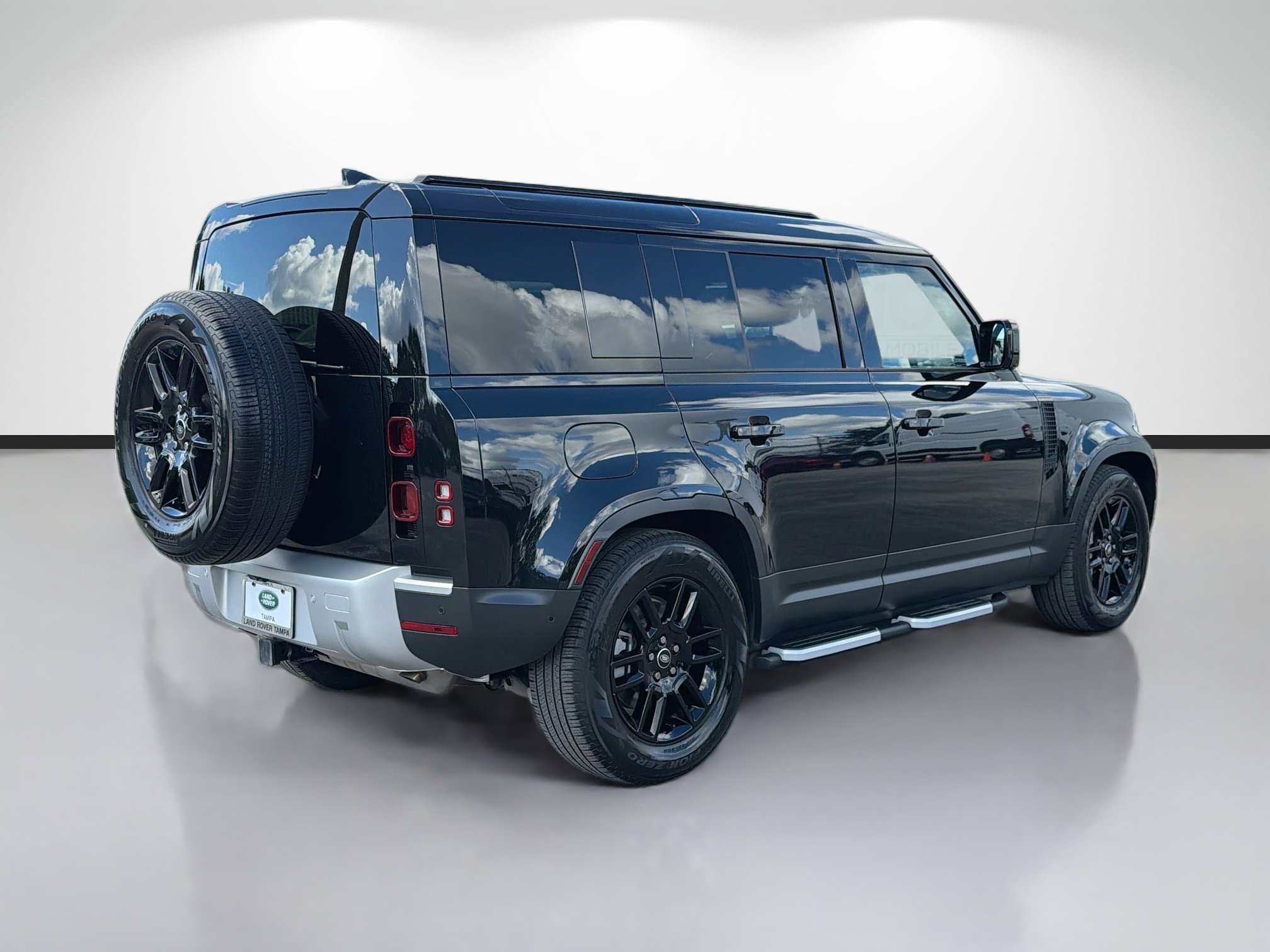 Used 2025 Land Rover Defender 110 S AWD/4WD image 5