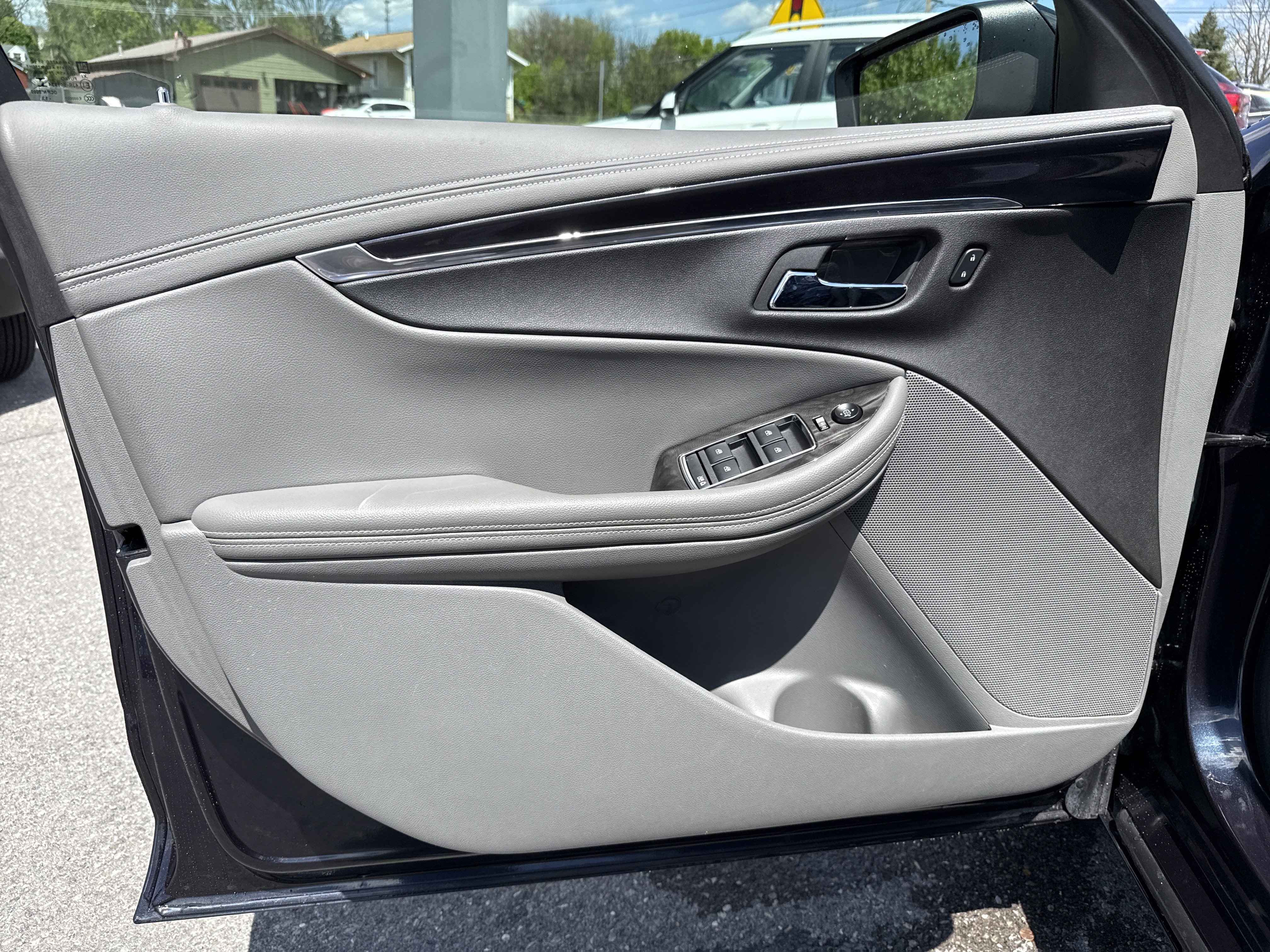 Used 2014 Chevrolet Impala LT w/ Convenience Package FWD image 17
