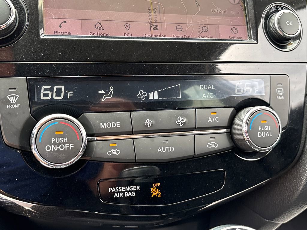 Used 2018 Nissan Rogue SV w/ Premium Package image 17