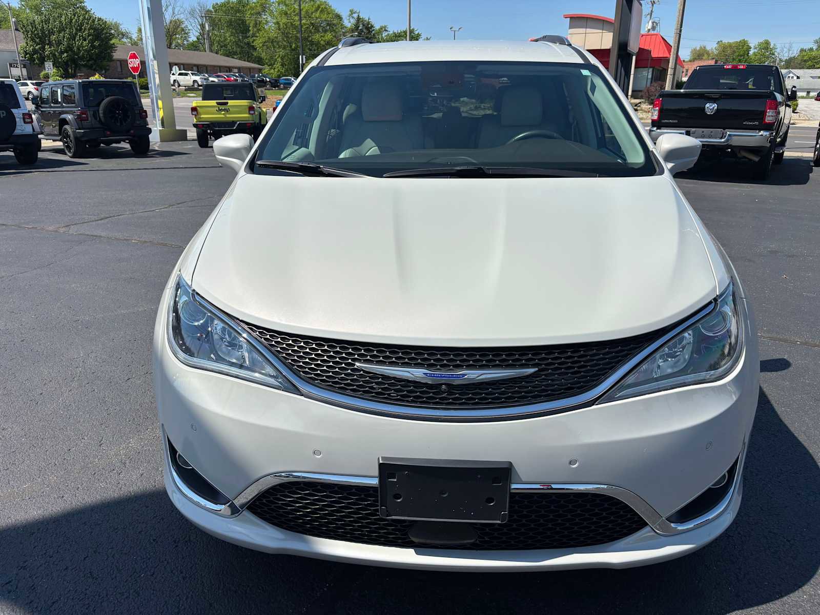 Used 2020 Chrysler Pacifica Touring-L Plus w/ Tire & Wheel Group image 2