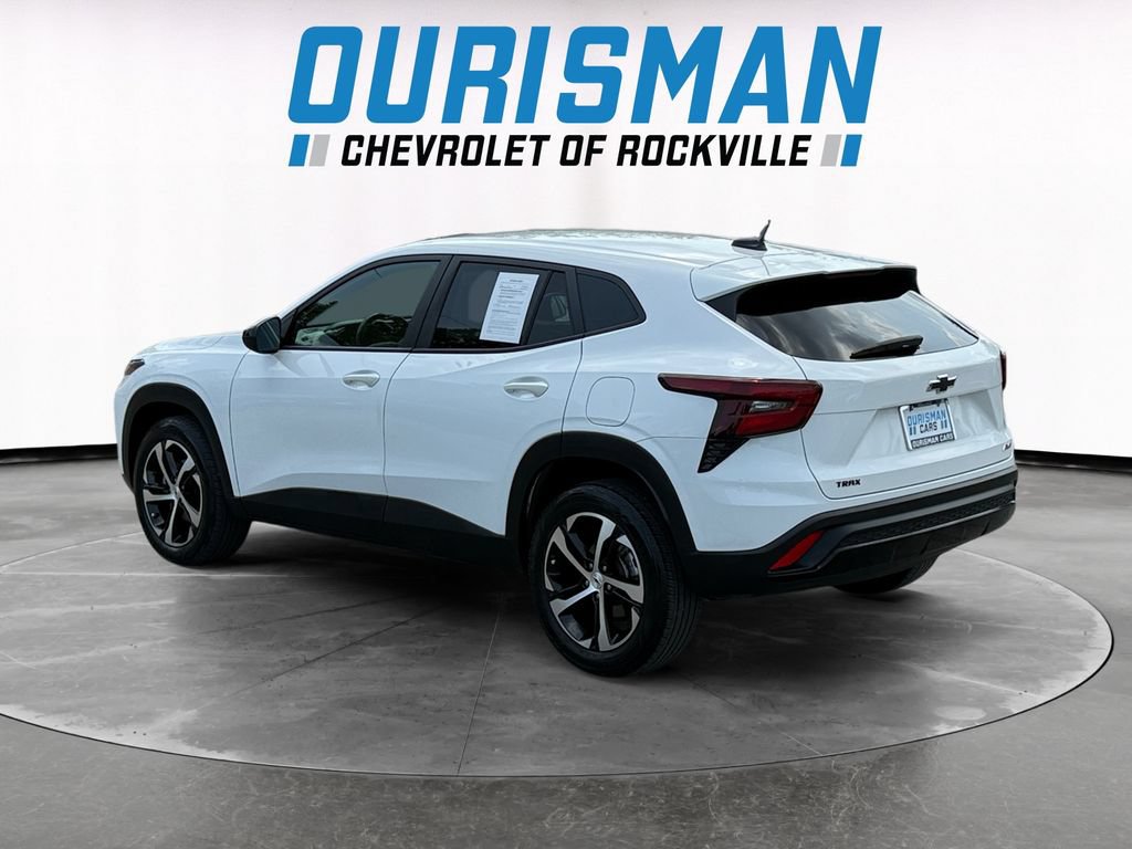 Used 2024 Chevrolet Trax RS w/ Driver Confidence Package FWD image 4