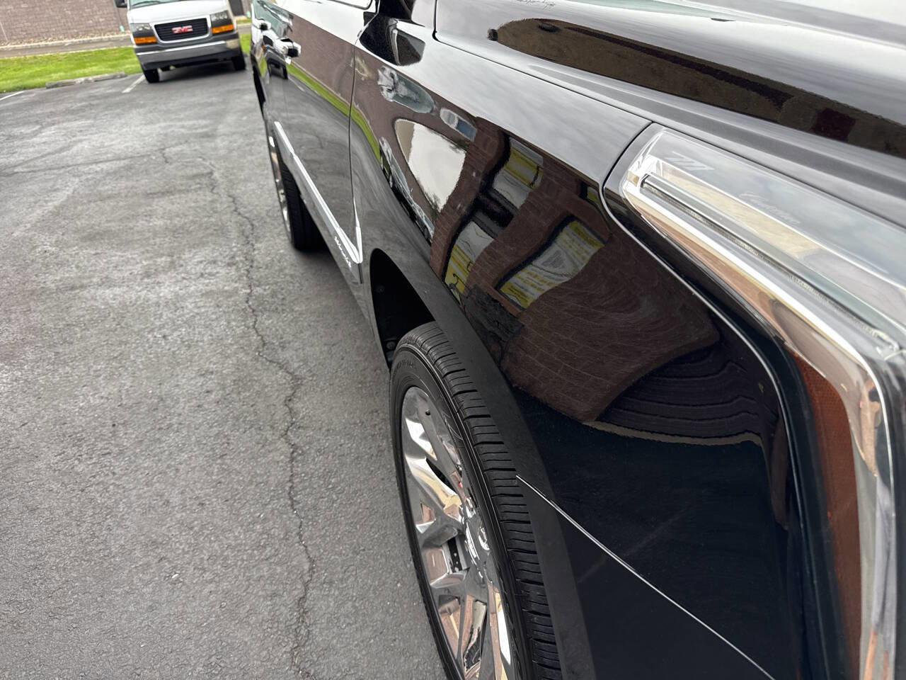Used 2018 Cadillac Escalade Platinum AWD/4WD image 10