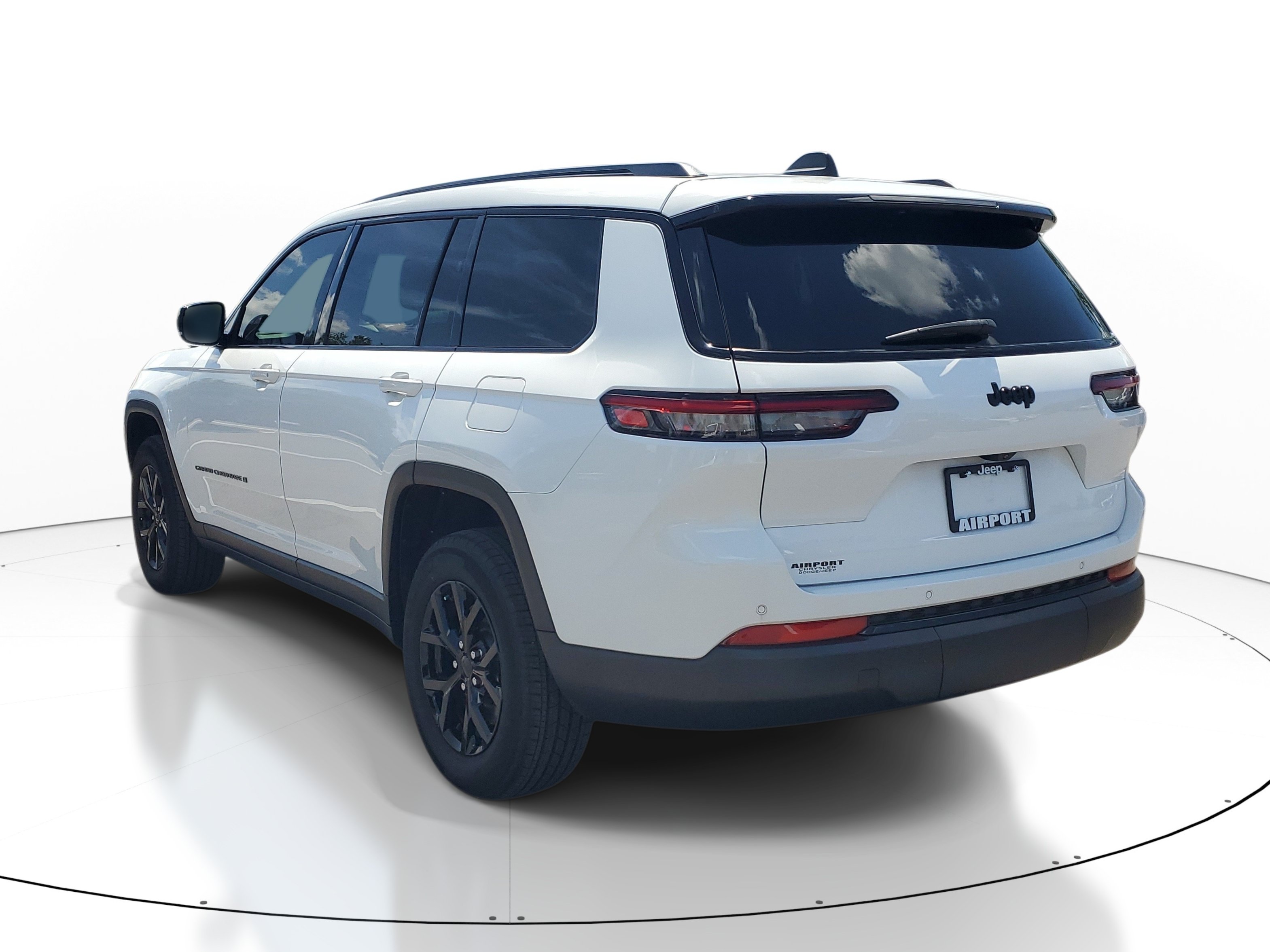 Used 2024 Jeep Grand Cherokee L Altitude RWD image 5