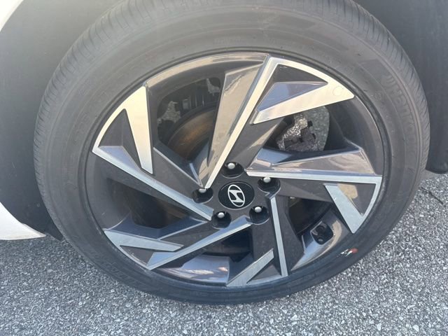 Used 2025 Hyundai Elantra SEL image 5