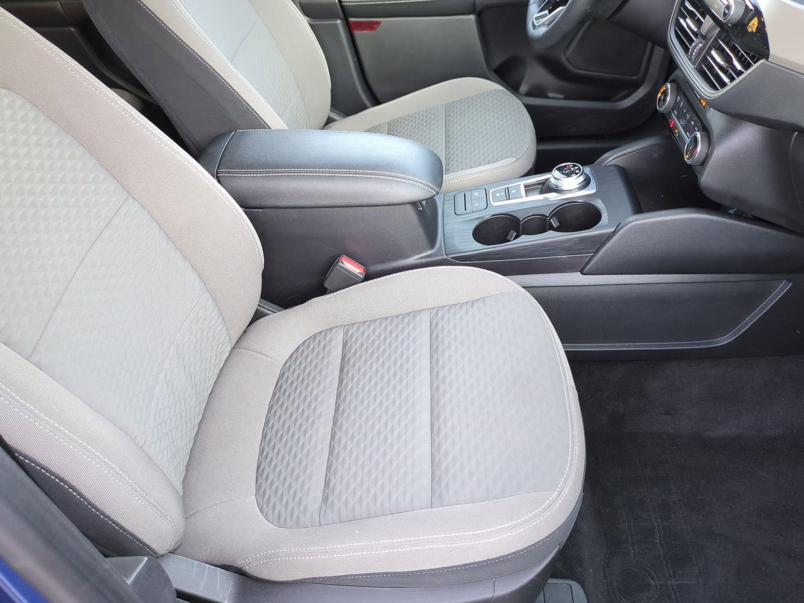 Used 2022 Ford Escape SE w/ Cold Weather Package image 25