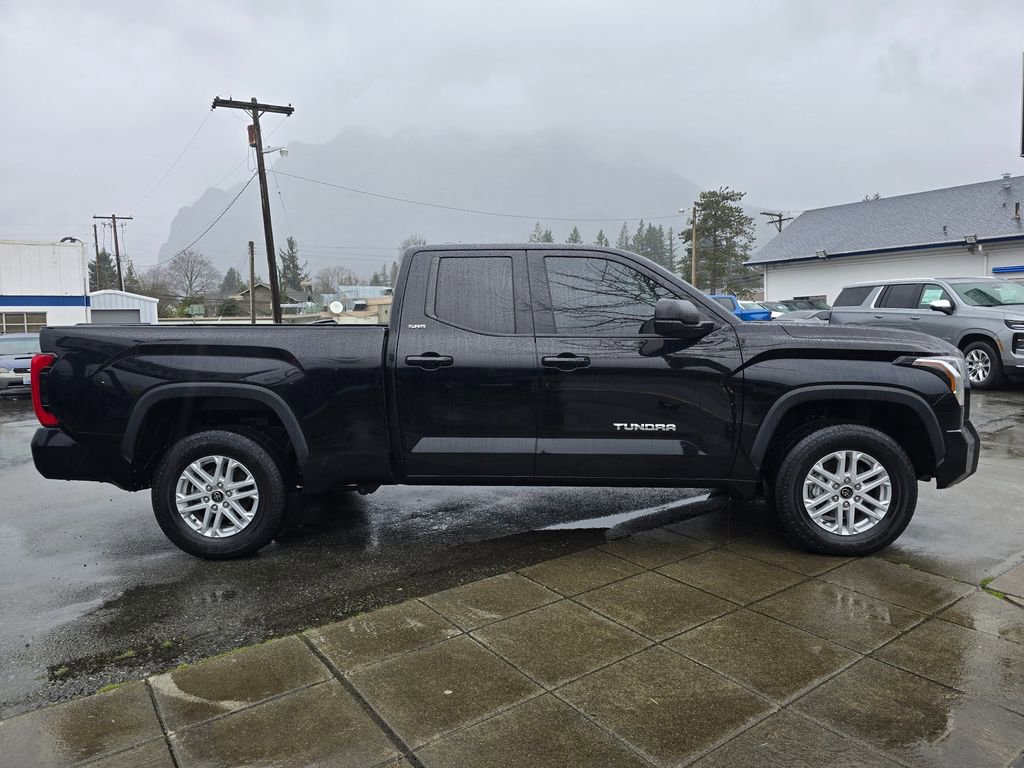 Used 2022 Toyota Tundra SR5 w/ SR5 Premium Package image 4