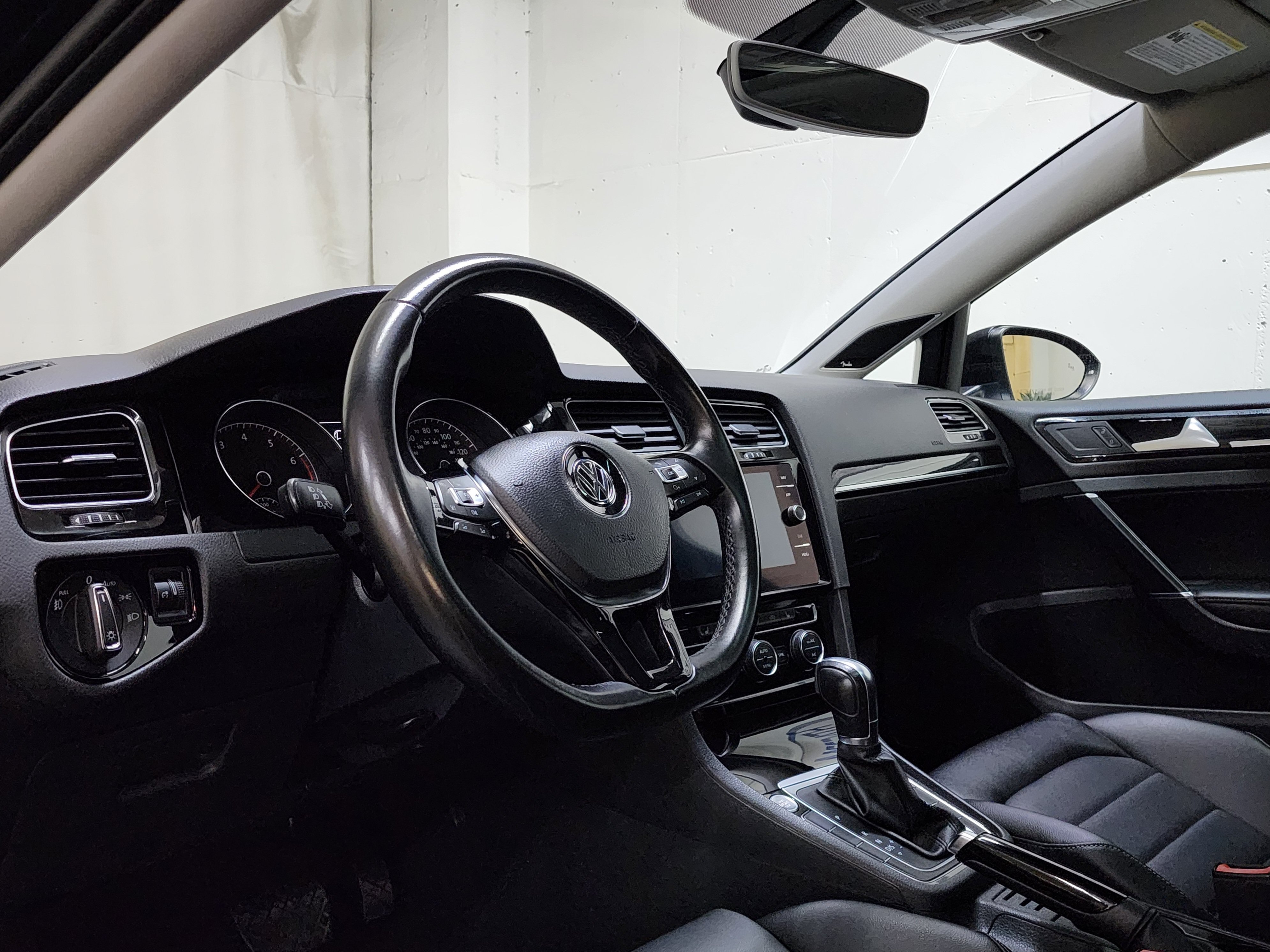 Used 2018 Volkswagen Golf SEL FWD image 14