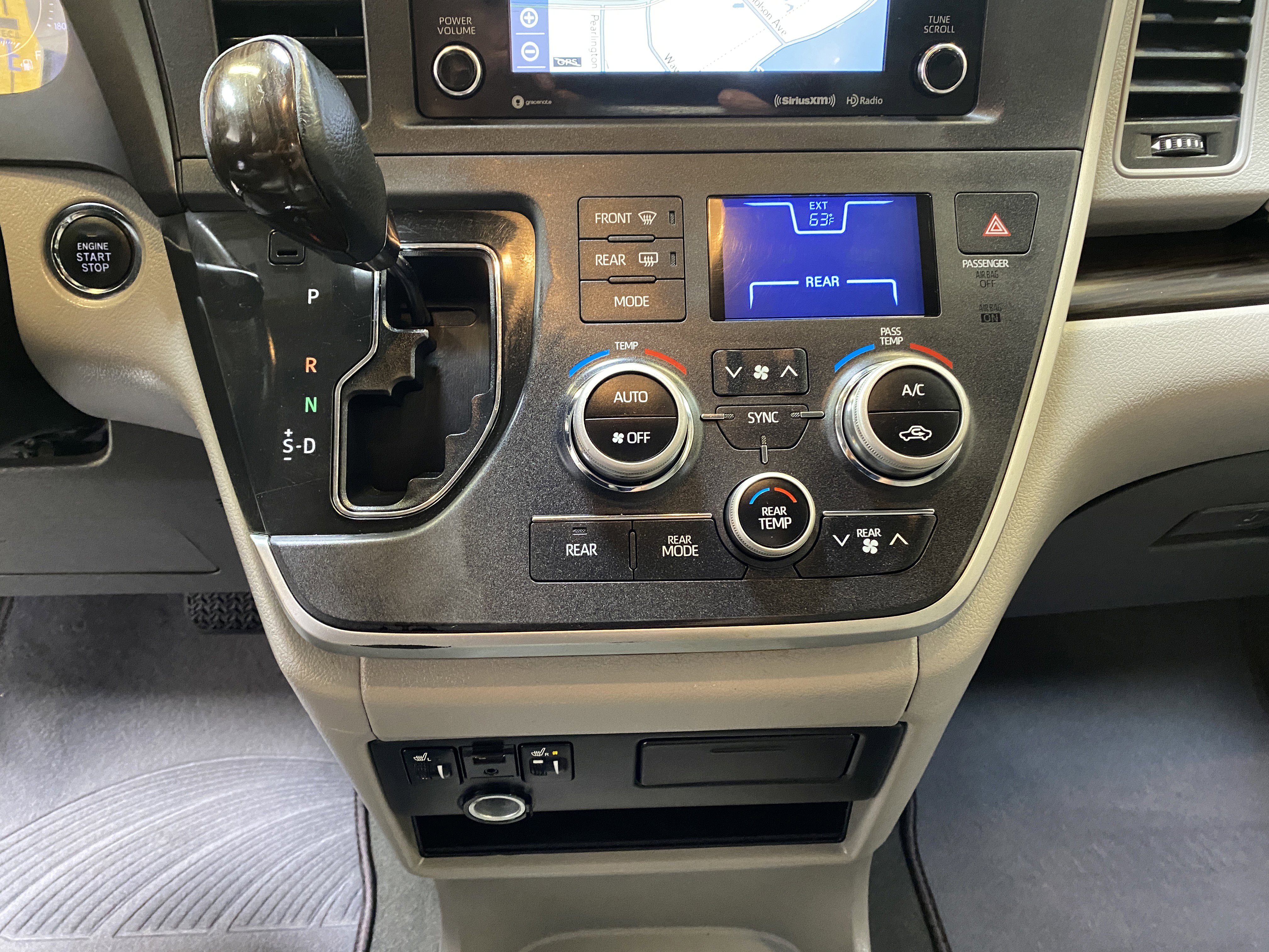 Used 2020 Toyota Sienna XLE w/ XLE Navigation Package image 43