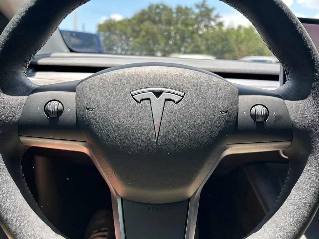 Used 2022 Tesla Model Y Long Range AWD/4WD image 23