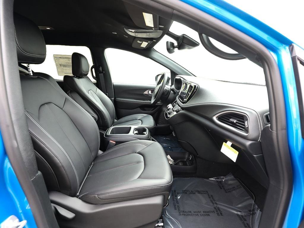New 2026 Chrysler Pacifica Select FWD image 19