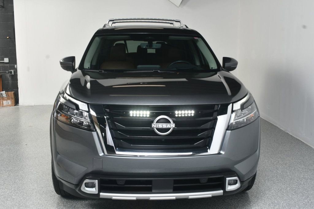 Used 2024 Nissan Pathfinder Platinum FWD image 17