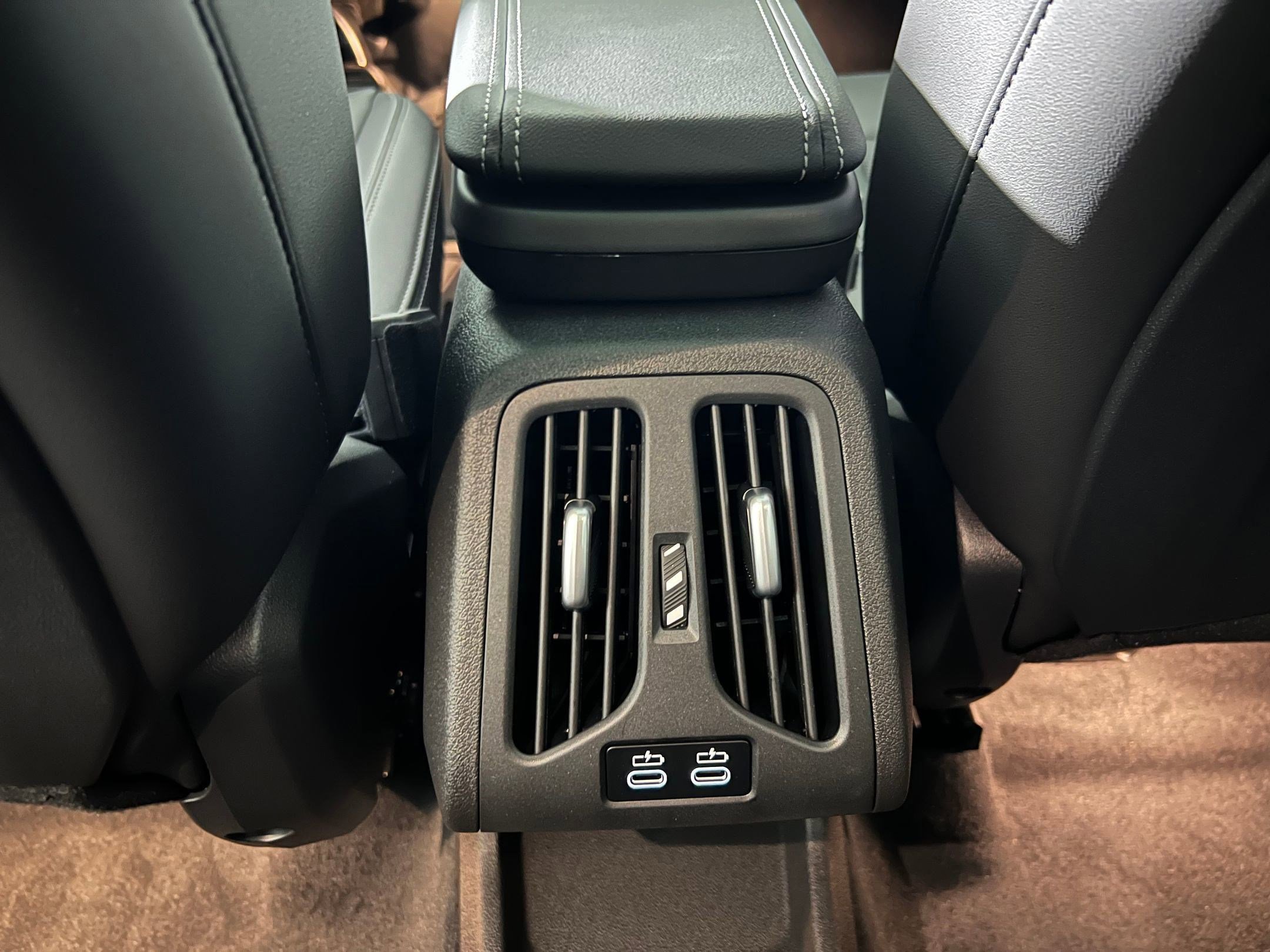 Used 2025 BMW X1 xDrive28i w/ Technology Package image 32