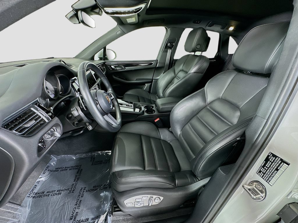 Certified 2022 Porsche Macan S AWD/4WD image 5