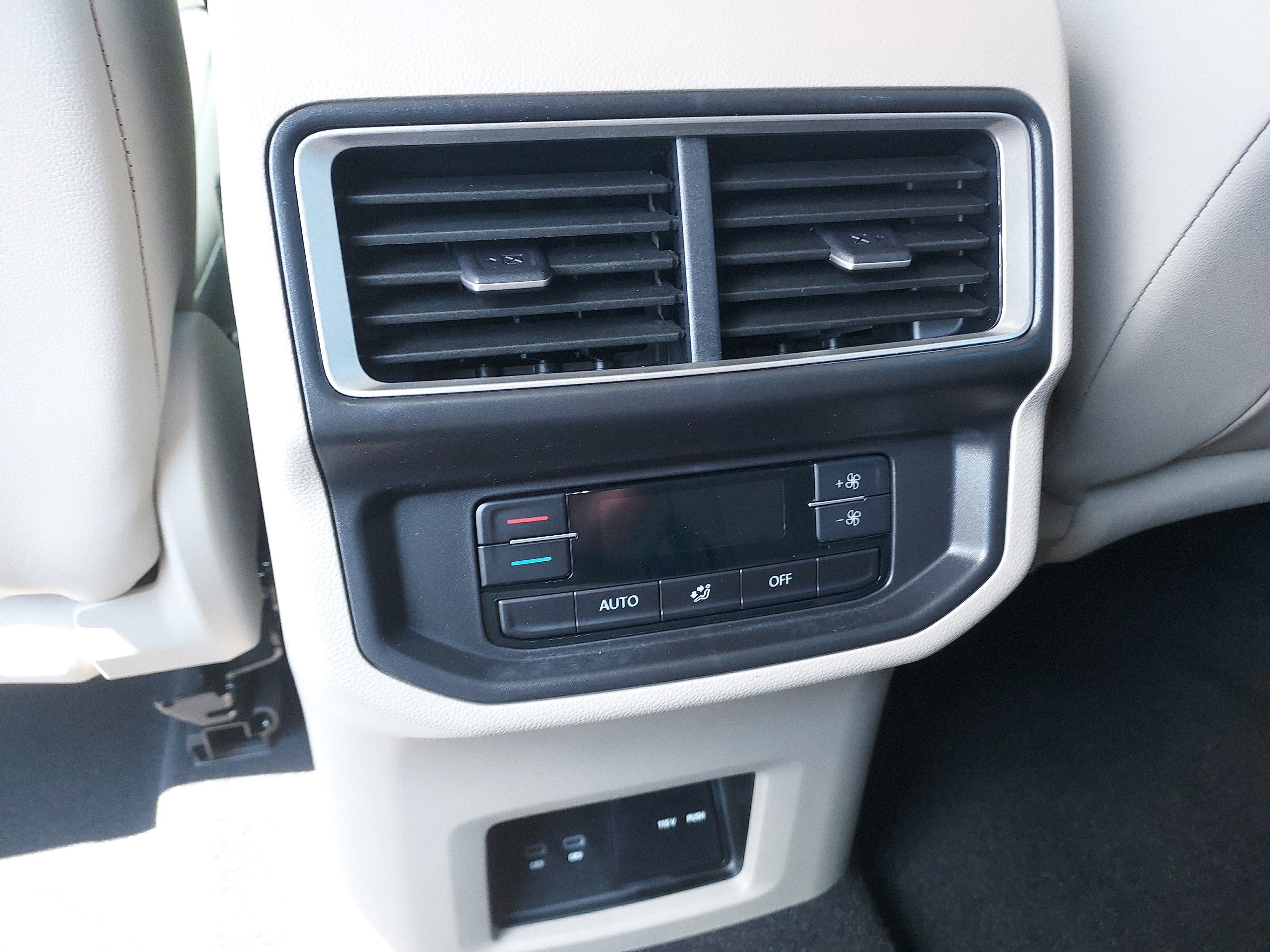 New 2026 Volkswagen Atlas SE image 18