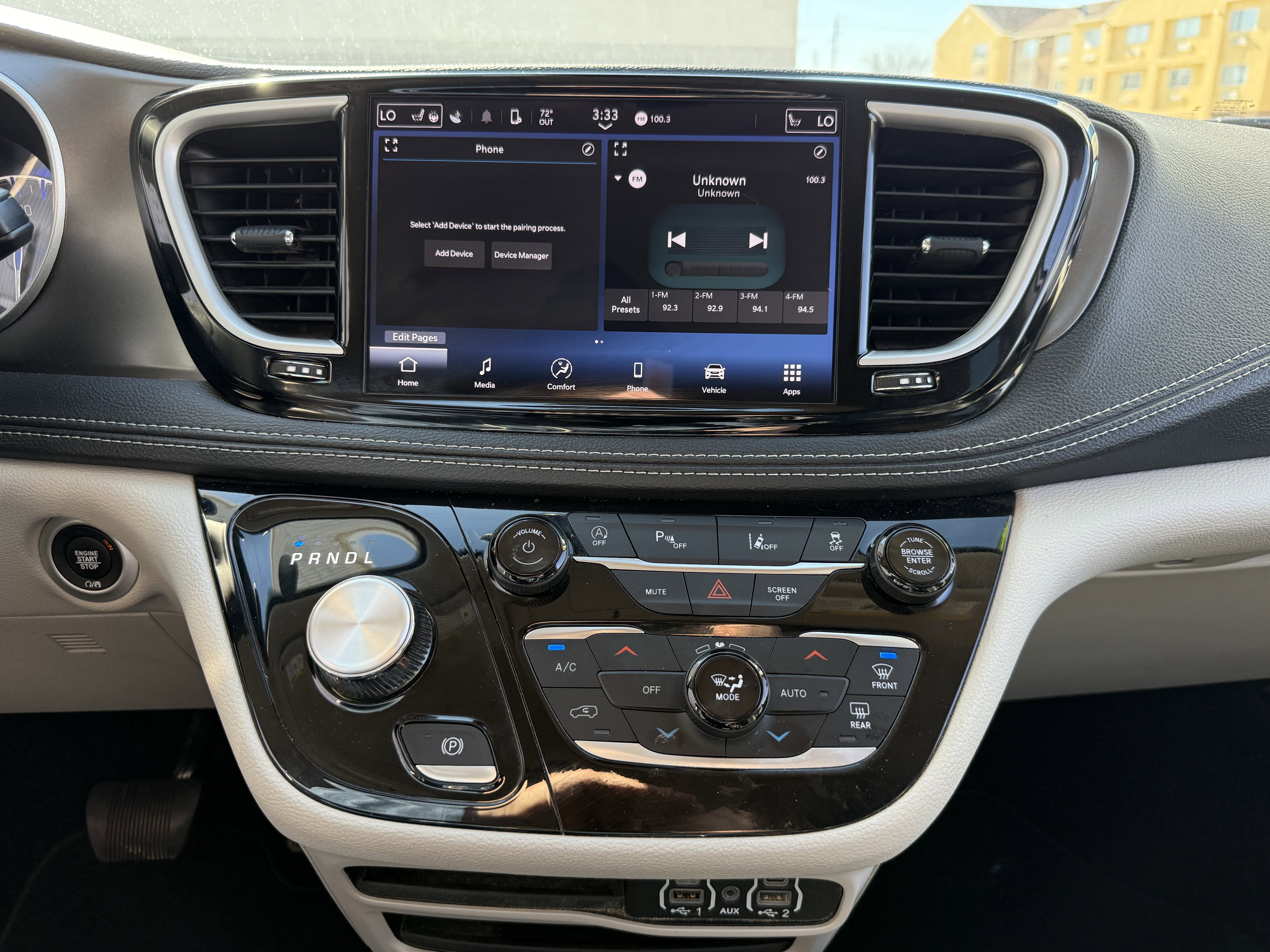 Used 2024 Chrysler Pacifica Touring-L image 18