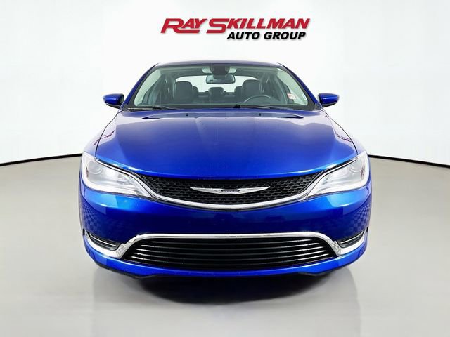 Used 2017 Chrysler 200 Limited Platinum image 2