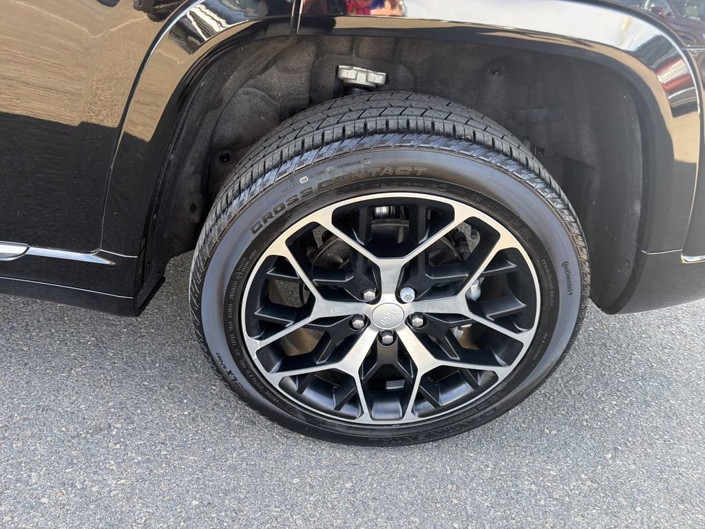 Used 2023 Jeep Grand Cherokee Summit AWD/4WD image 31