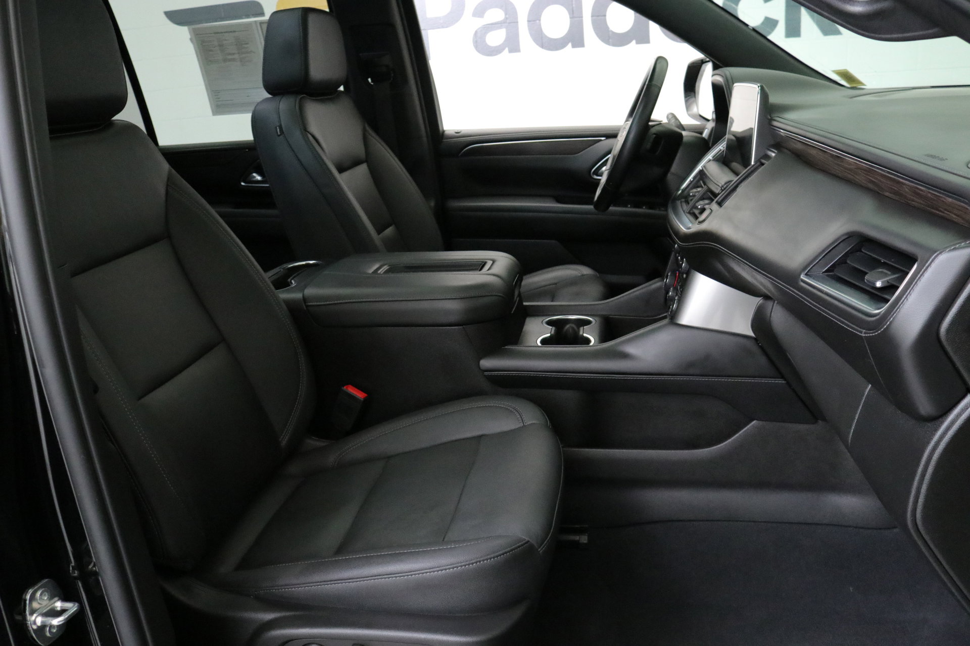 Used 2023 Chevrolet Suburban Z71 w/ Luxury Package image 32