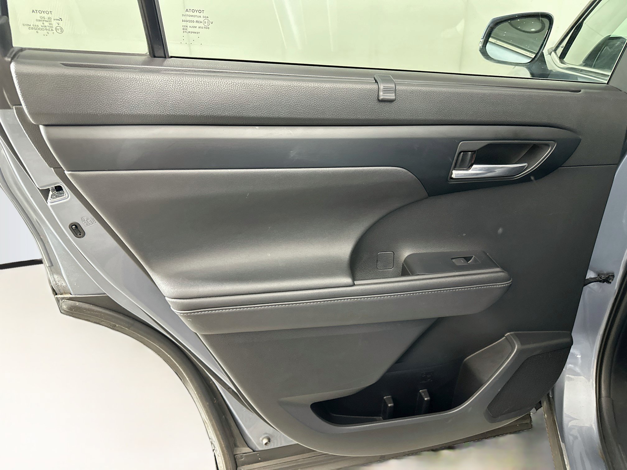 Used 2020 Toyota Highlander XLE FWD image 26
