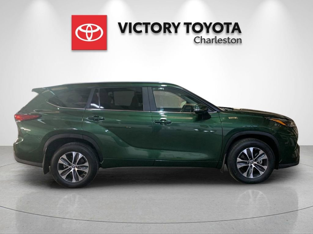 Used 2023 Toyota Highlander XLE image 6