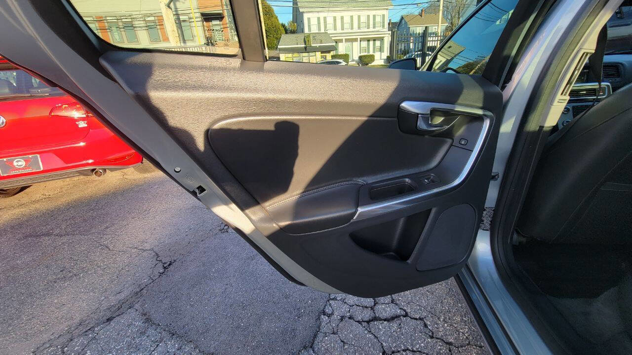 Used 2017 Volvo S60 T5 Dynamic image 27