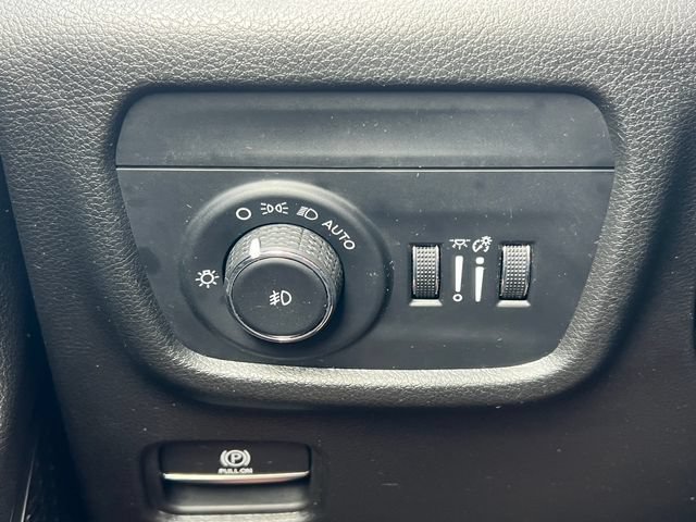 Used 2024 Jeep Grand Cherokee Limited w/ Black Appearance Package AWD/4WD image 19