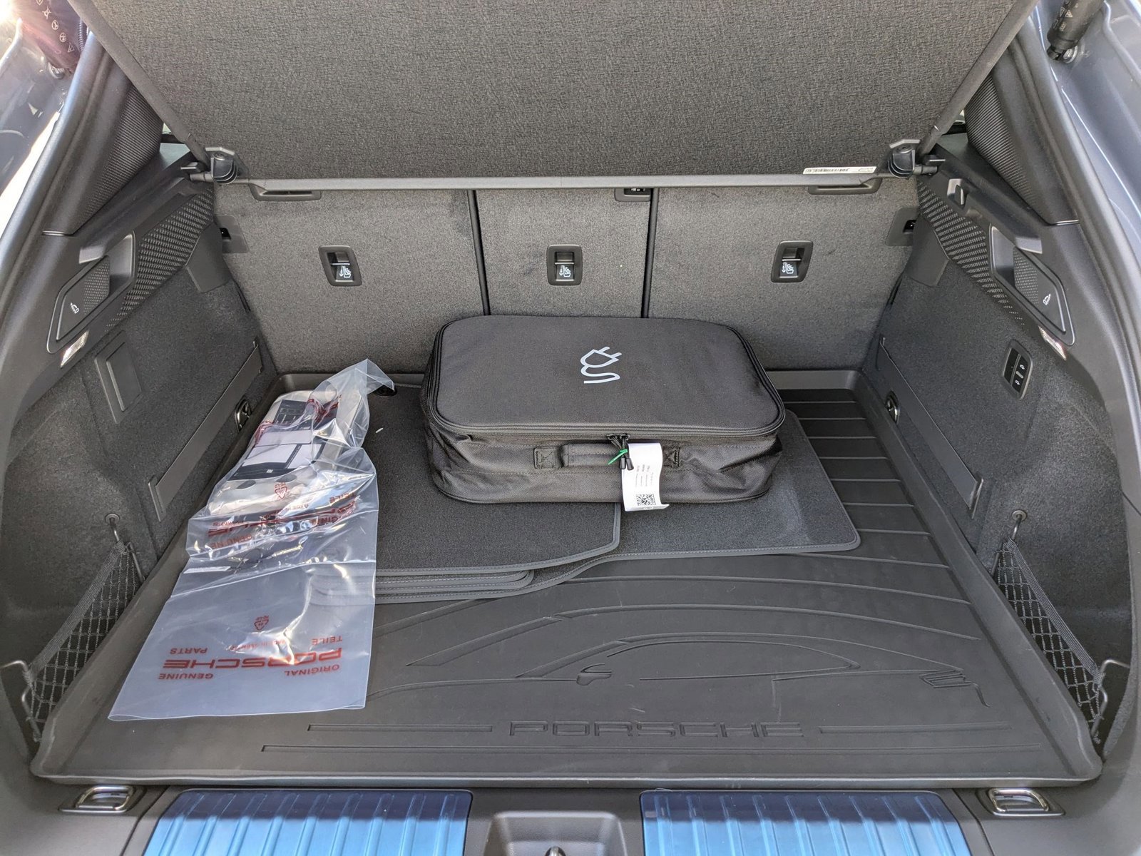 New 2025 Porsche Macan 4S Electric image 21