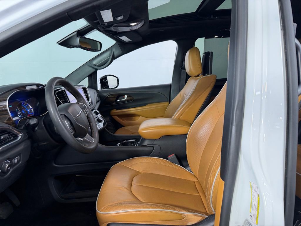Used 2023 Chrysler Pacifica Pinnacle FWD image 31