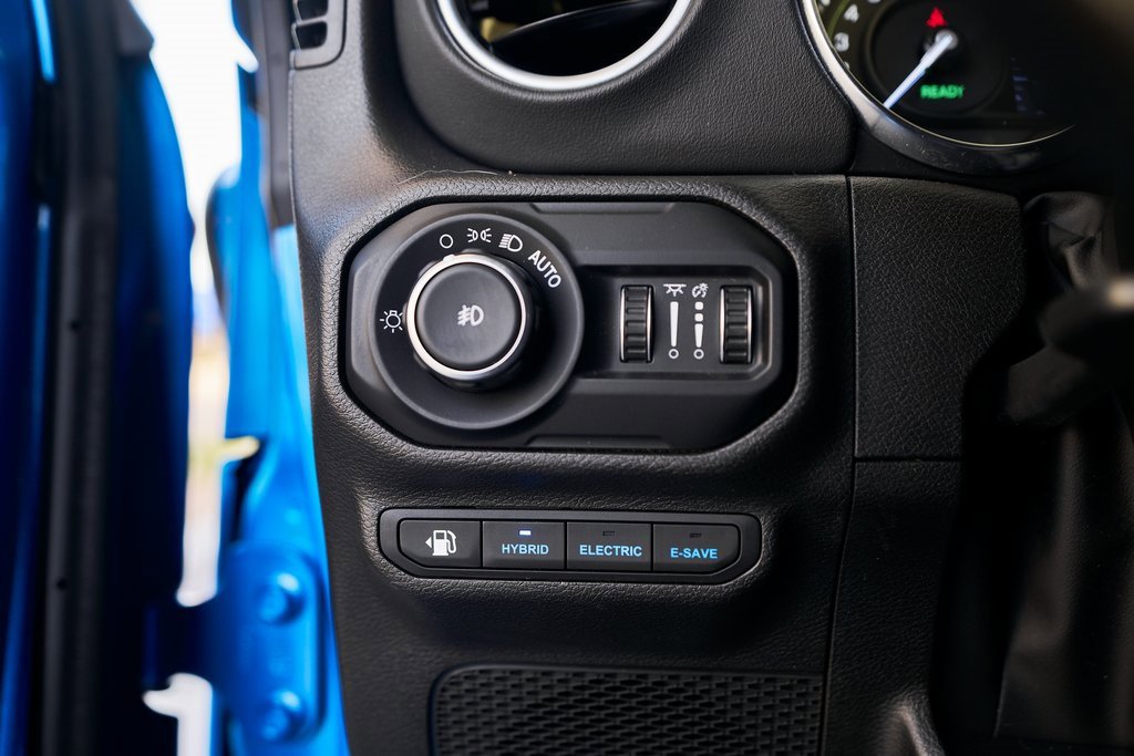 Used 2022 Jeep Wrangler Unlimited Sahara image 35