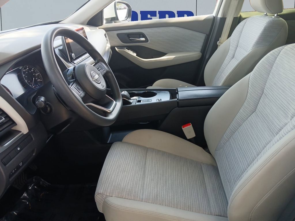 Used 2023 Nissan Rogue SV image 10