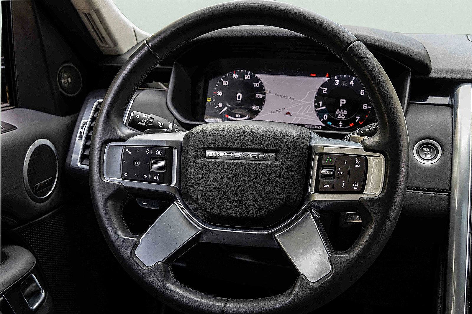 Used 2024 Land Rover Discovery S image 10