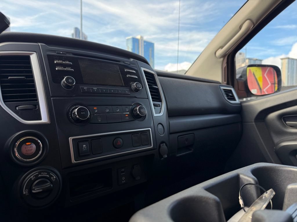Used 2017 Nissan Titan S AWD/4WD image 12